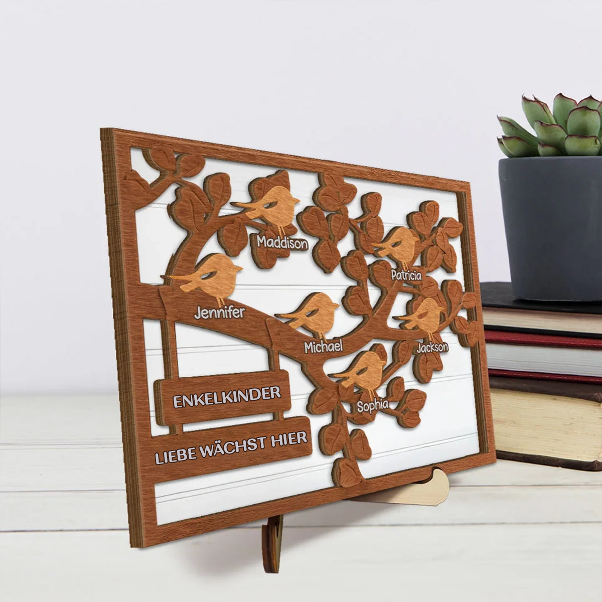 Personalisierte Holztafel mit Baum und Vögeln für Familie und Oma