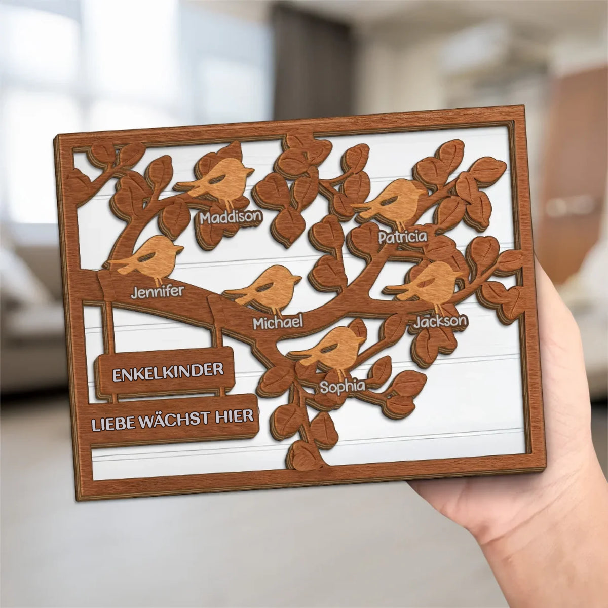 Personalisierte Holztafel mit Baum und Vögeln für Familie und Oma