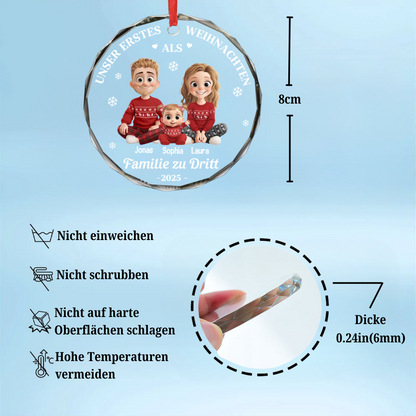 Personalisierter Glas-Ornament „Unser erstes Weihnachten als Familie zu dritt“  Christbaumschmuck