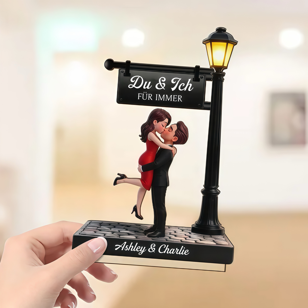 Paar unter der Straßenlaterne- Personalisierter Holzaufsteller mit Figuren, Spruch und Namen