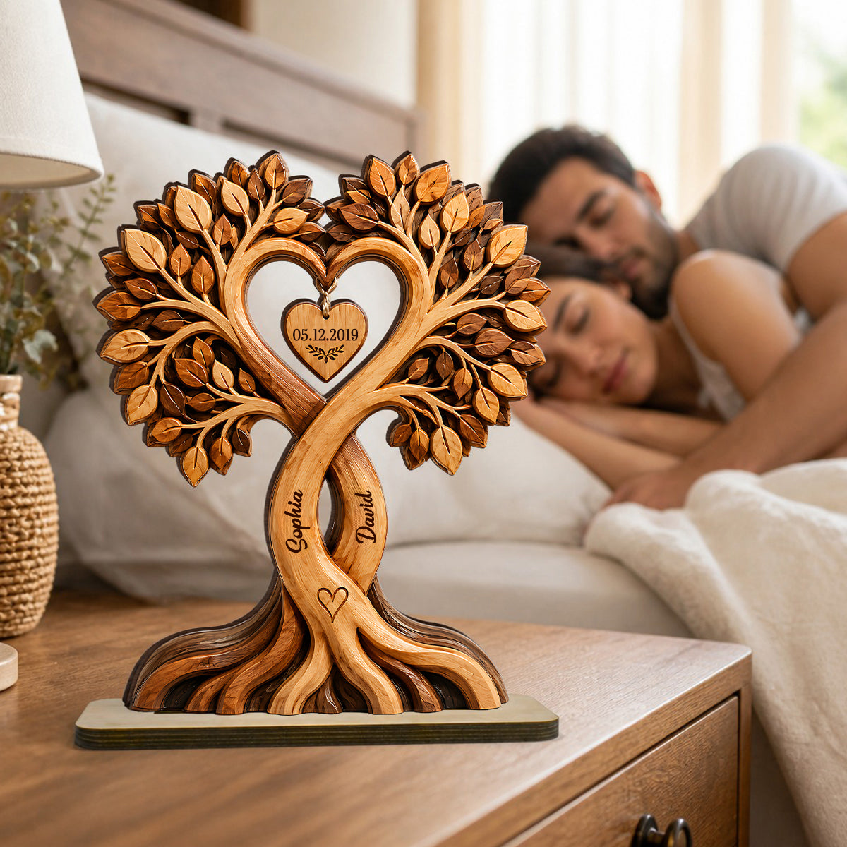Personalisierter Holzaufsteller mit Herzbaum für Paar Jahrestagsgeschenk