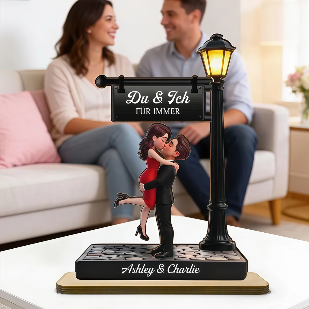 Paar unter der Straßenlaterne- Personalisierter Holzaufsteller mit Figuren, Spruch und Namen