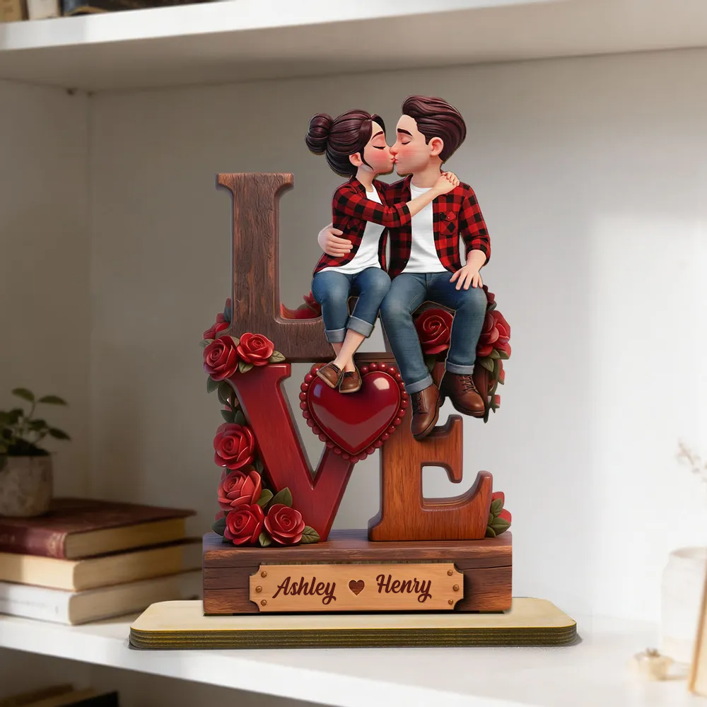 Küssendes Paar - Personalisierter Holzaufsteller mit Figuren und Namen