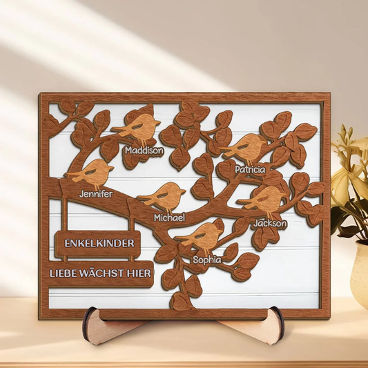 Personalisierte Holztafel mit Baum und Vögeln für Familie und Oma