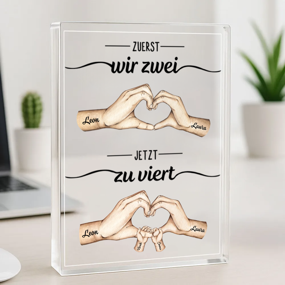Zuerst wir zwei, Jetzt zu viert...Personalisierter Acrylblock mit Hand-in-Hand-Motiv Geschenk für Mann und Frau
