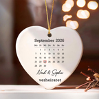 Personalisierter Keramik-Anhänger mit Kalender und Namen – zum Hochzeitstag
