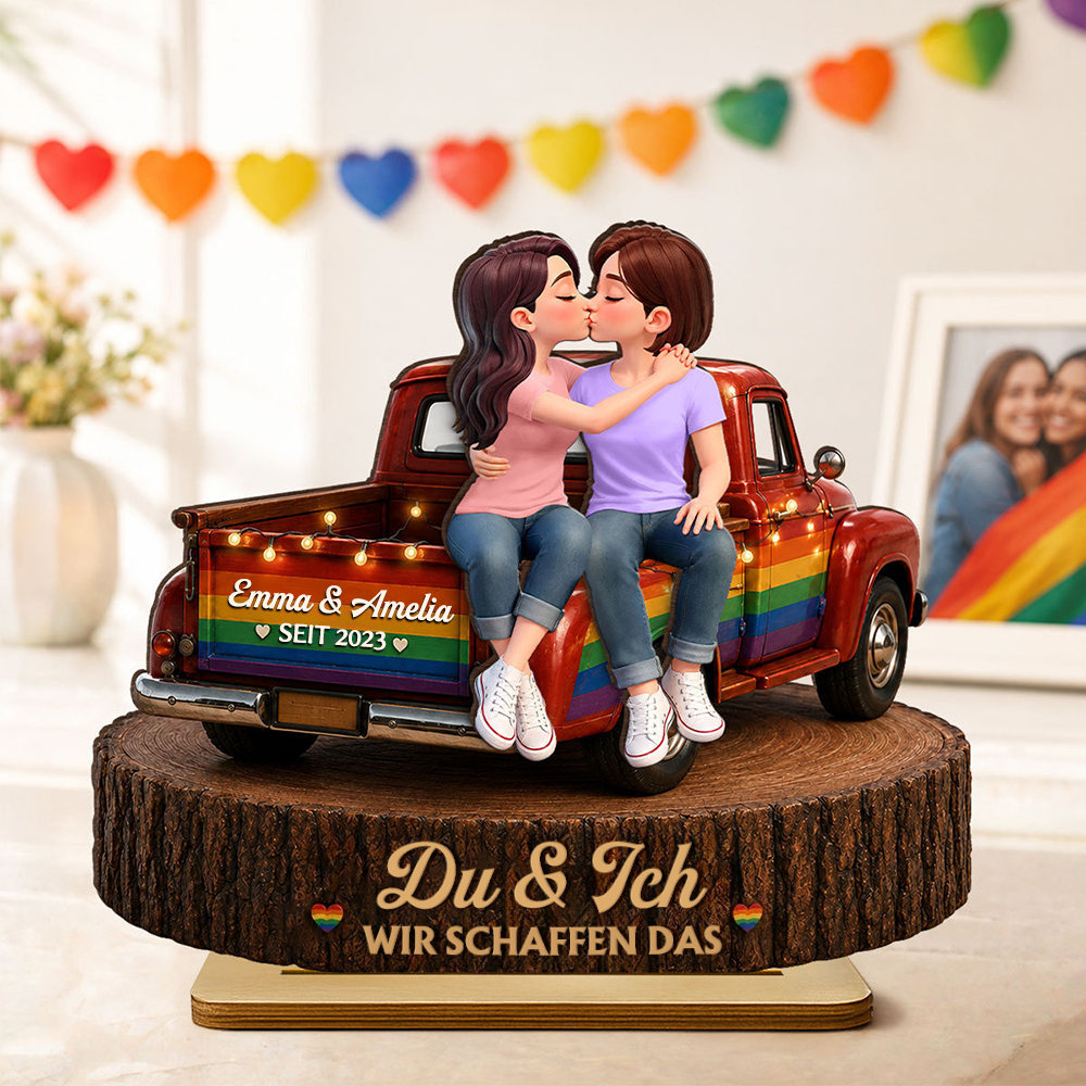 Love is Love - Personalisierter Holzaufsteller mit LGBT-Paar und Spruch