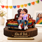 Love is Love - Personalisierter Holzaufsteller mit LGBT-Paar und Spruch