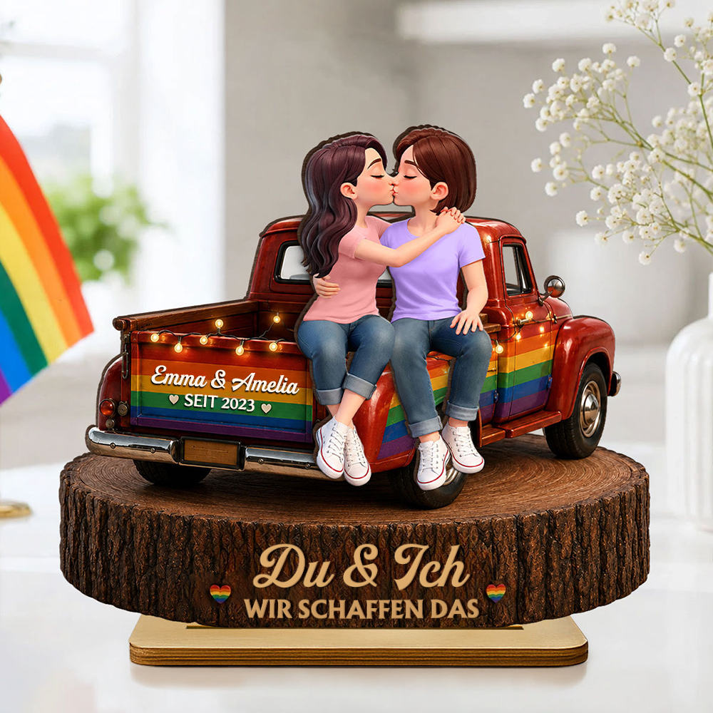 Love is Love - Personalisierter Holzaufsteller mit LGBT-Paar und Spruch