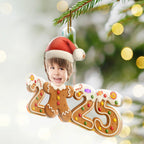 Personalisierter Acrylanhänger – „Baby 2025“ – Lustiges Lebkuchen-Design mit Foto