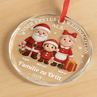 Personalisierter Glas-Ornament „Unser erstes Weihnachten als Familie zu dritt“  Christbaumschmuck