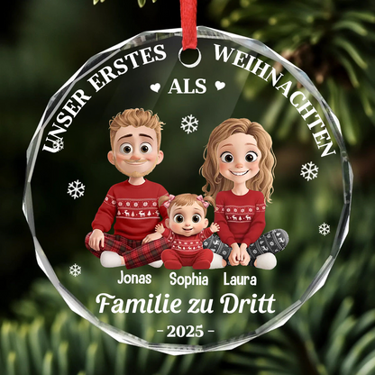 Personalisierter Glas-Ornament „Unser erstes Weihnachten als Familie zu dritt“  Christbaumschmuck