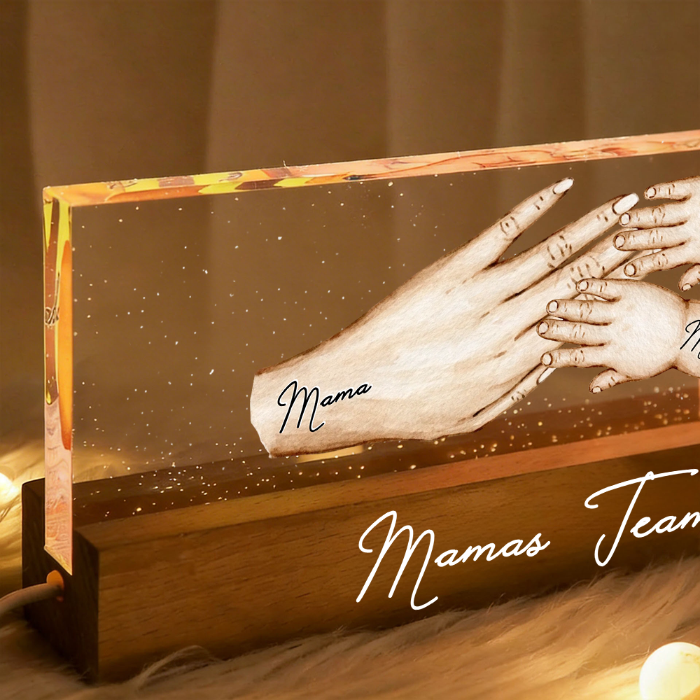 Hand in Hand - Personalisierters LED-Nachtlicht mit Händen Geschenk für Mama und Oma