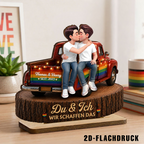 Love is Love - Personalisierter Holzaufsteller mit LGBT-Paar und Spruch