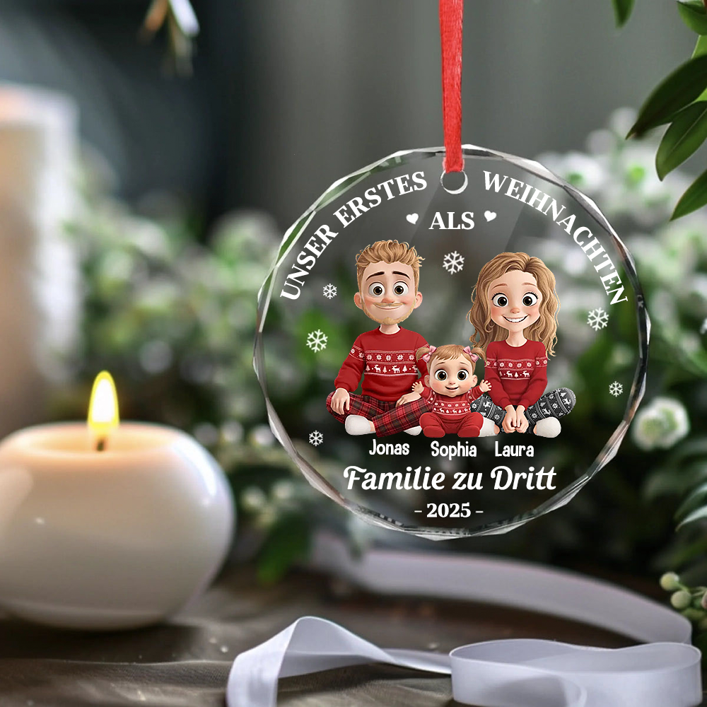 Personalisierter Glas-Ornament „Unser erstes Weihnachten als Familie zu dritt“  Christbaumschmuck