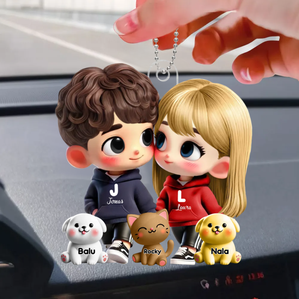 Cartoon-Paar mit Haustieren- Personalisierter Autoanhänger Geschenk für Paar