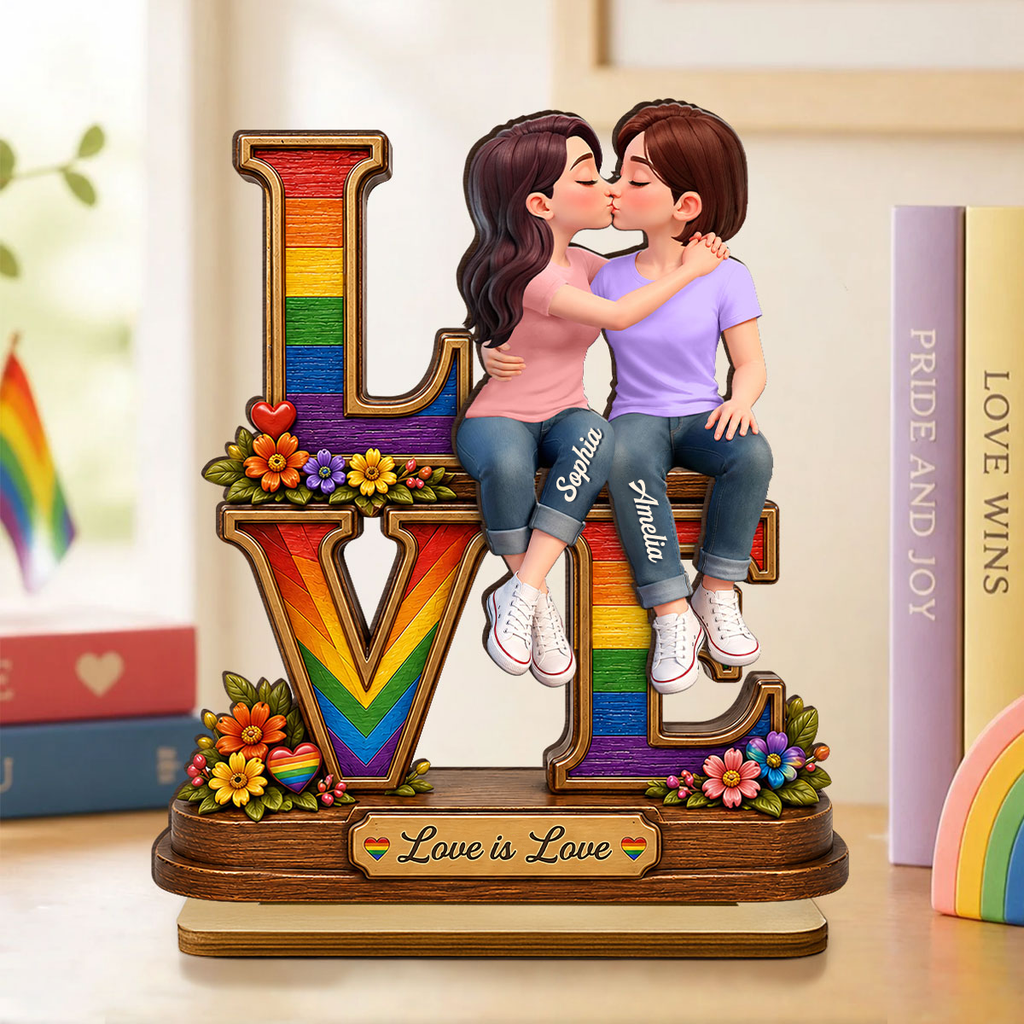 Motiv „Love“ mit Regenbogen - Personalisierter Holzaufsteller mit LGBT-Paar