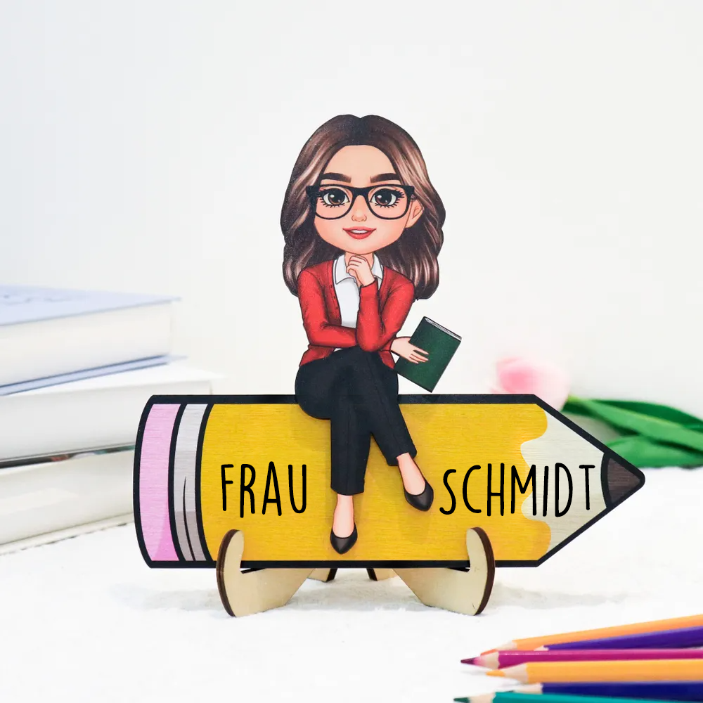 Puppenlehrer/-in auf Bleistift sitzend Personalisierte Holzplakette, Bürodekoration für Lehrer