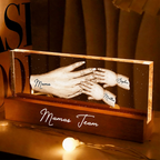 Hand in Hand - Personalisierters LED-Nachtlicht mit Händen Geschenk für Mama und Oma