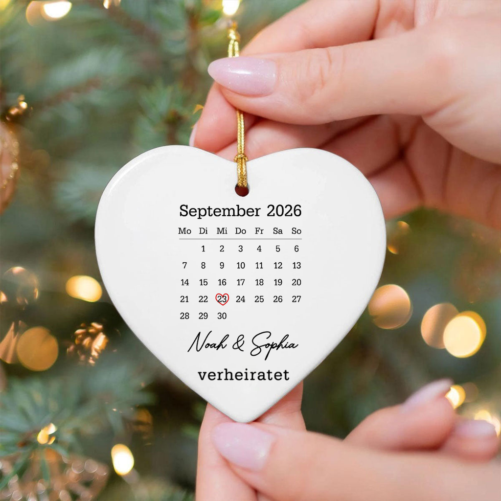 Personalisierter Keramik-Anhänger mit Kalender und Namen – zum Hochzeitstag