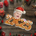 Personalisierter Acrylanhänger – „Baby 2025“ – Lustiges Lebkuchen-Design mit Foto