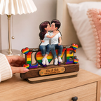 LOVE-Holzaufsteller mit Regenbogenmotiv Personalisiertes Geschenk für LGBT Paar