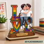 Motiv „Love“ mit Regenbogen - Personalisierter Holzaufsteller mit LGBT-Paar