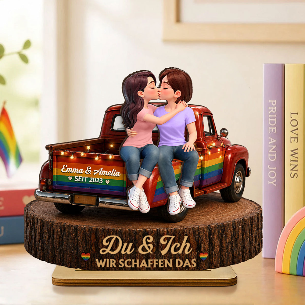 Love is Love - Personalisierter Holzaufsteller mit LGBT-Paar und Spruch