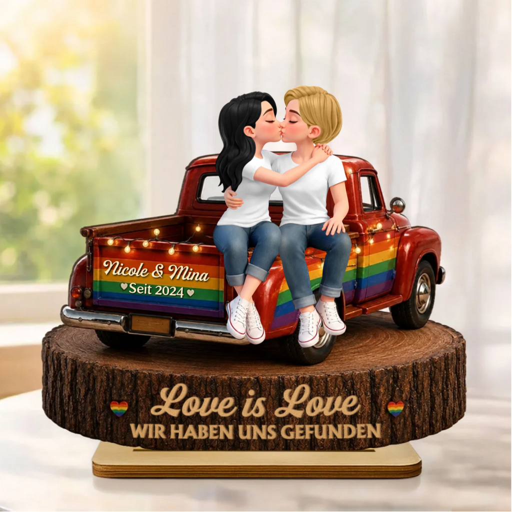 Love is Love - Personalisierter Holzaufsteller mit LGBT-Paar und Spruch