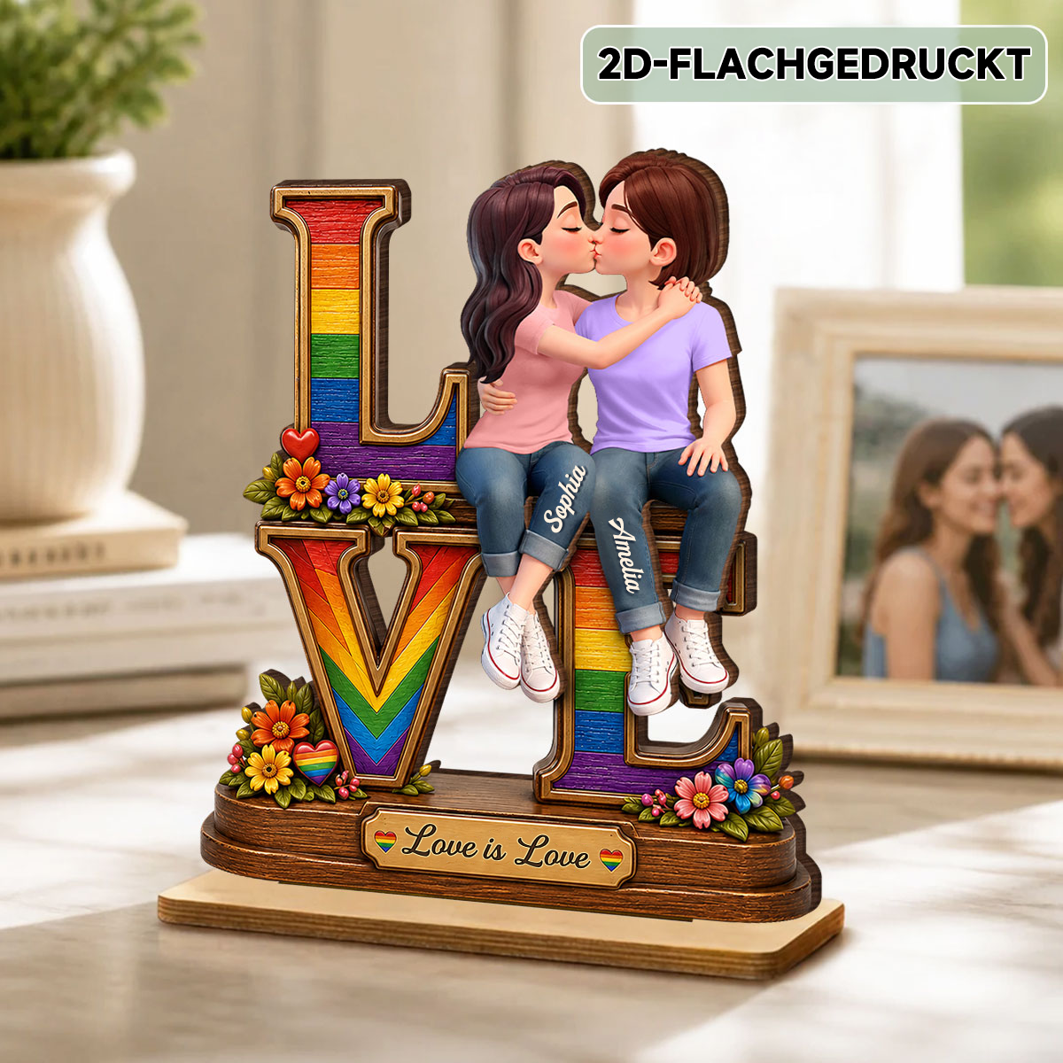 Motiv „Love“ mit Regenbogen - Personalisierter Holzaufsteller mit LGBT-Paar