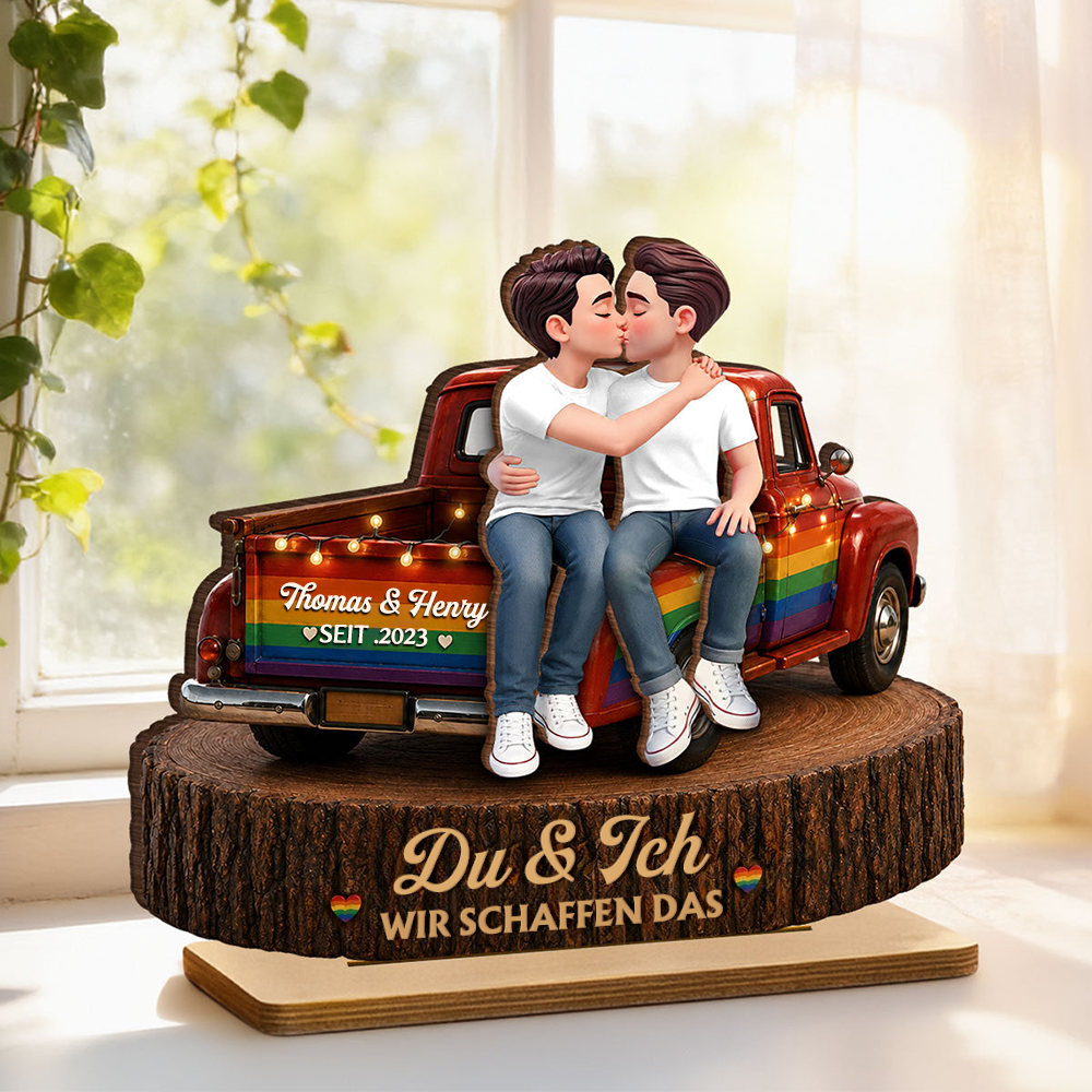 Love is Love - Personalisierter Holzaufsteller mit LGBT-Paar und Spruch