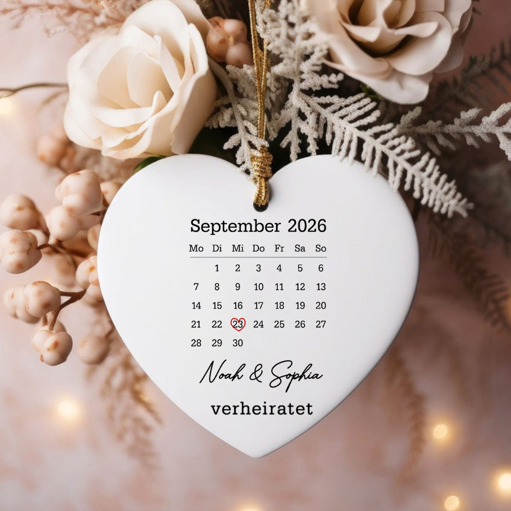 Personalisierter Keramik-Anhänger mit Kalender und Namen – zum Hochzeitstag